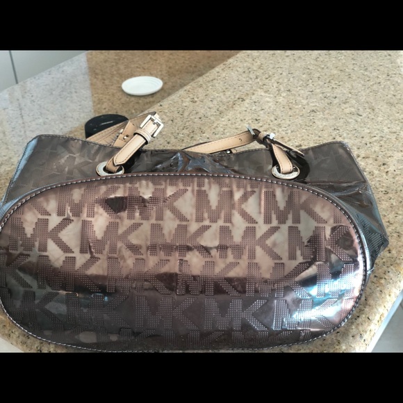 COPY - Michael Kors Purse - Metallic Signature Design - Picture 10 of 10